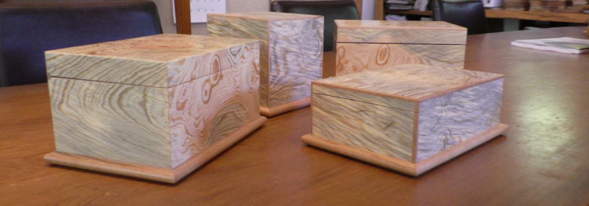 Curly poker chip holders