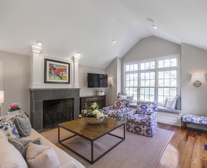 Living Room with Midnight Heart Pine Floor Living Room with Midnight Heart Pine Floor